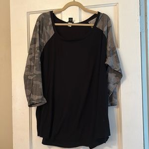 Torrid size 4 (26) black and camo baseball tee shirt